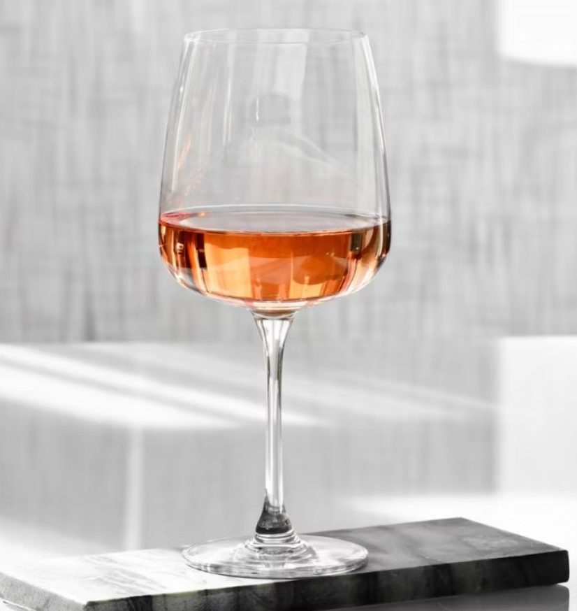 כוס יין מודרנית