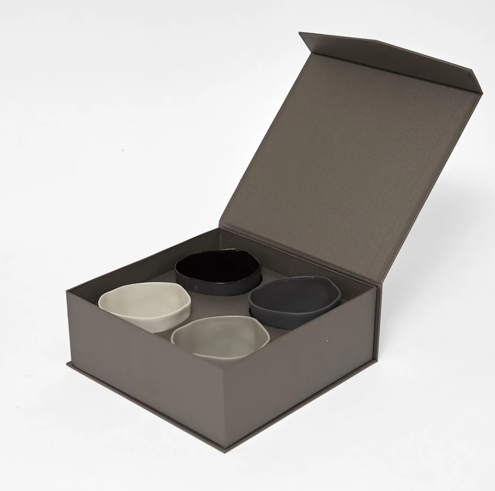 Dry Shinomine Kimoto Sake Set with a Box and 4 Light and Pleasant Sake Cups