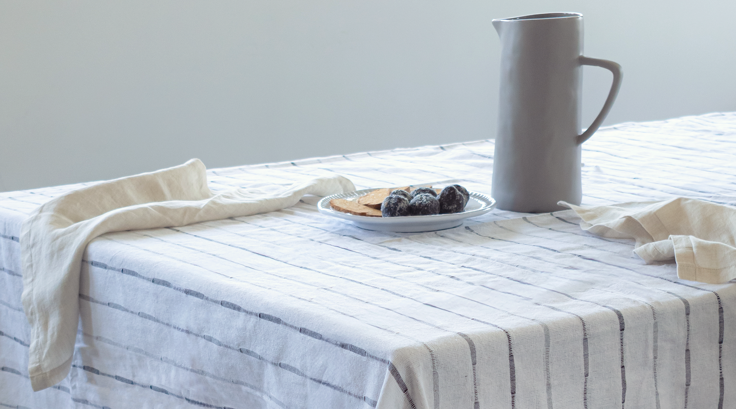 כך תתאימו את גודל המפה הנכון לשולחן האוכל שלכם