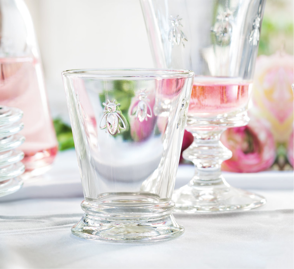 כוס יין דבורה