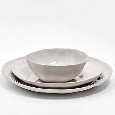 כלי אוכל אפורים מחרס אורגני, סידור מקומות