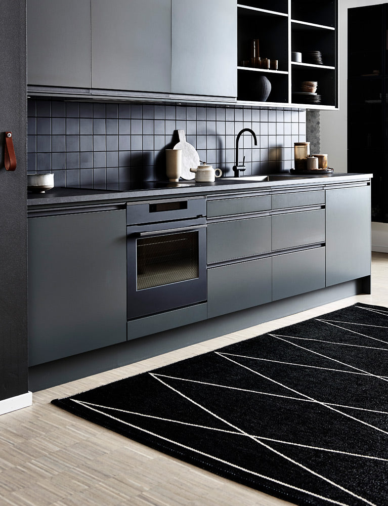 pappelina_max_black_kitchen_creative